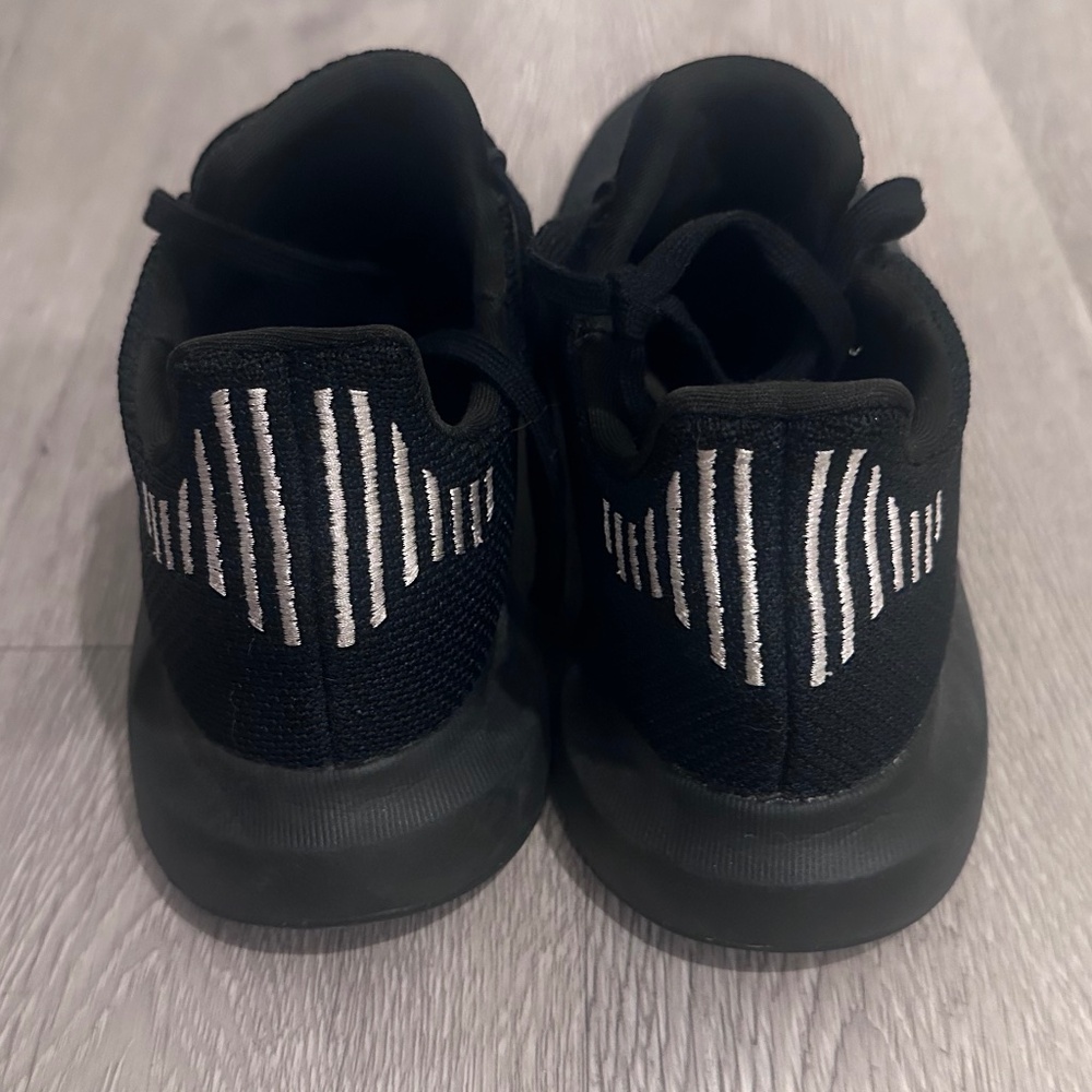 Adidas Swift Run Running Shoes - Picture 2 of 5